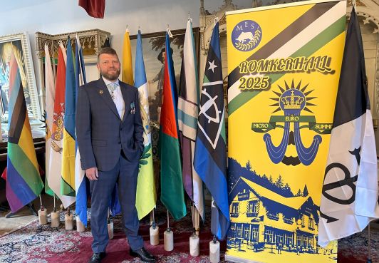 Сегодня свой день рождения отмечает Игорь Белофф